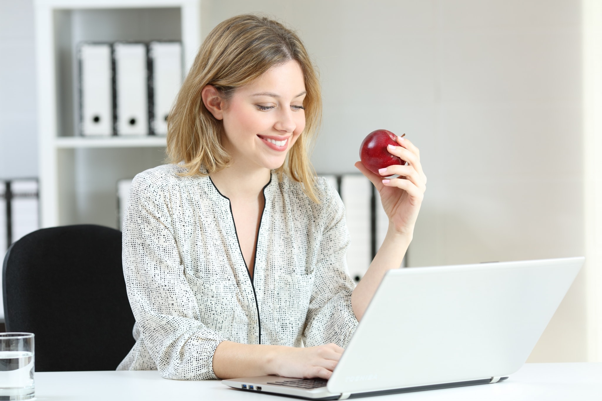 Healthy businesswoman with an apple